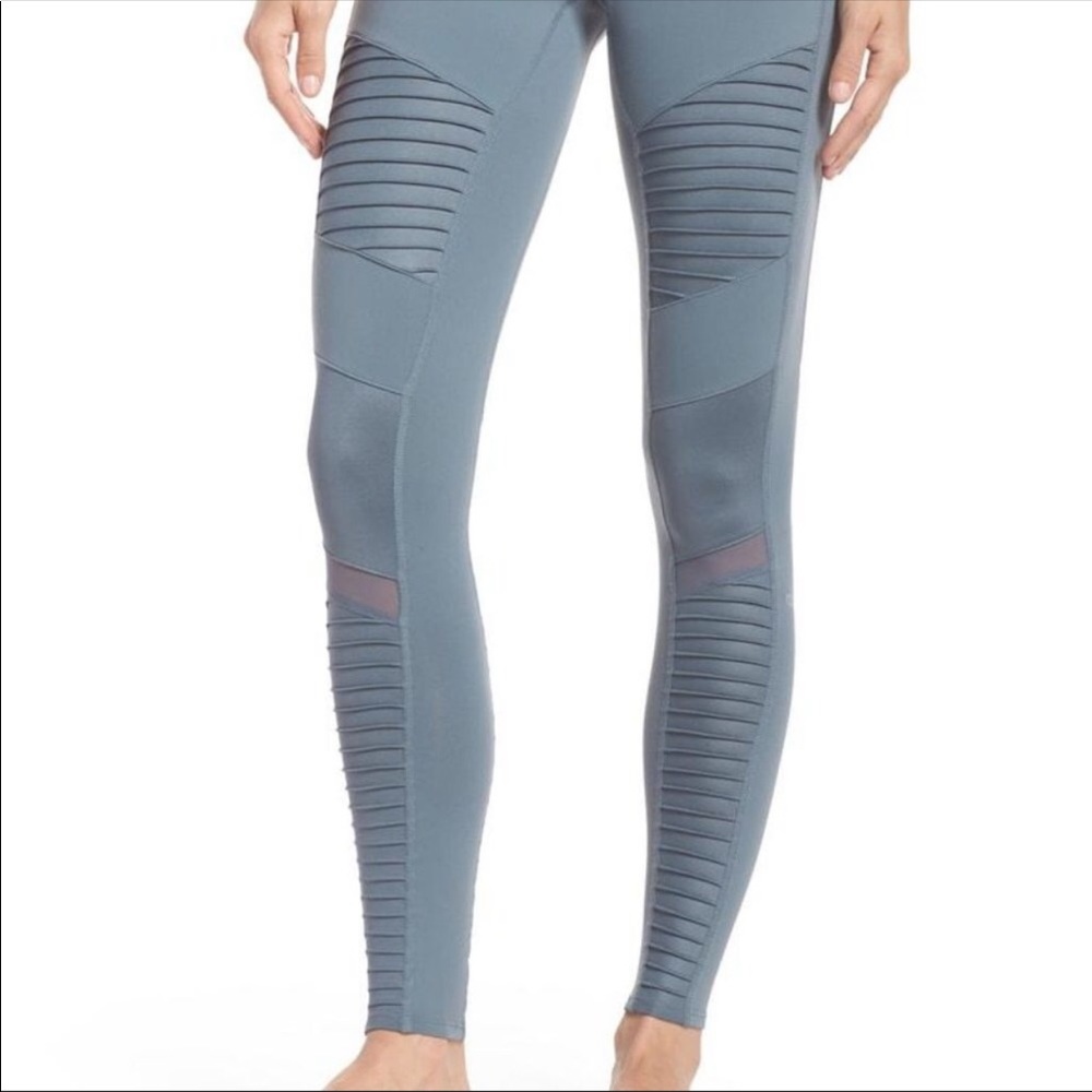 ALO YOGA Women’s Concrete Moto Leggings Size S EUC